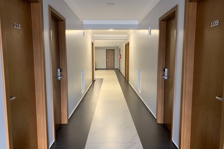 Ballroom/Hall 17 of 21