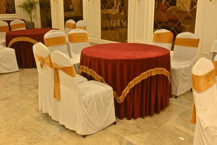 Ballroom/Hall 13 of 22