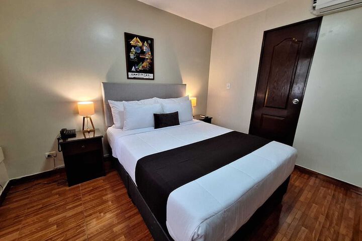 Room 27 of 79