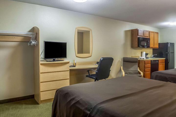 1 Queen Bed (13 of 14)