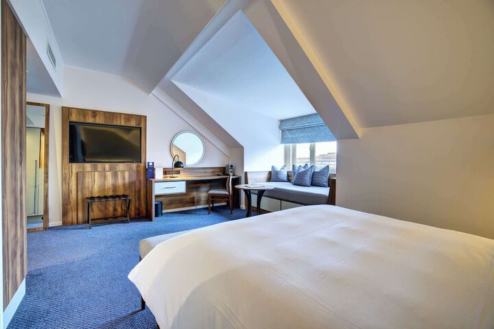 Room 35 of 192