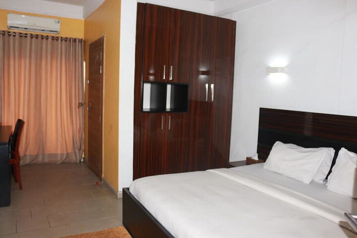 Room 6 of 29