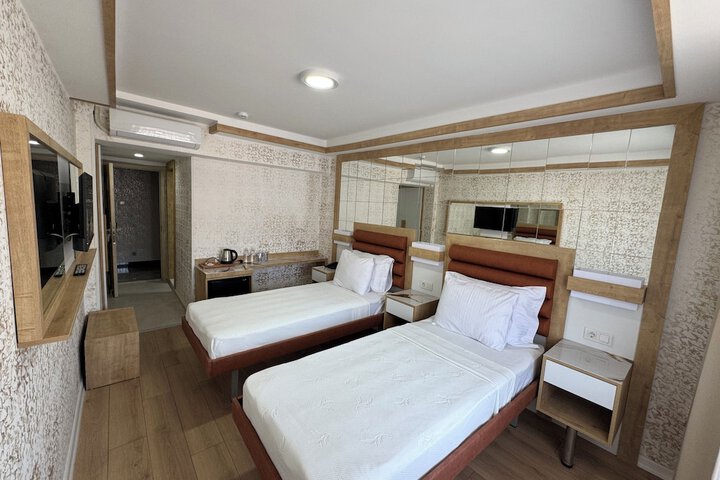 Room 11 of 33