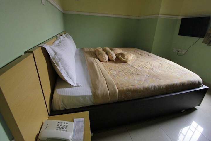 Room 15 of 23