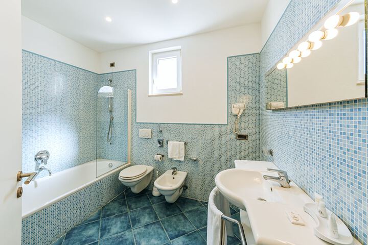 Room 14 of 32