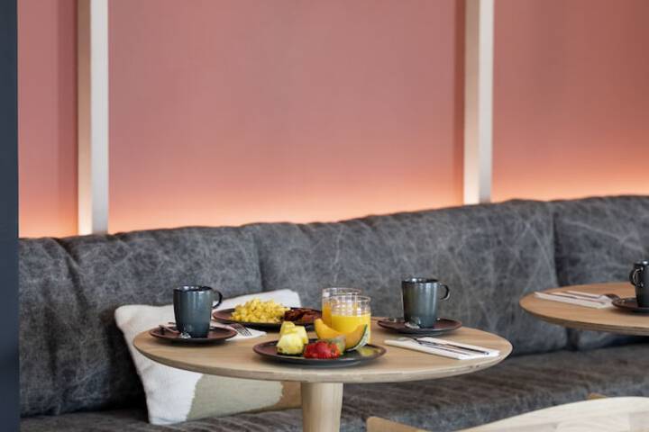 Breakfast/Coffee Service 65 of 84