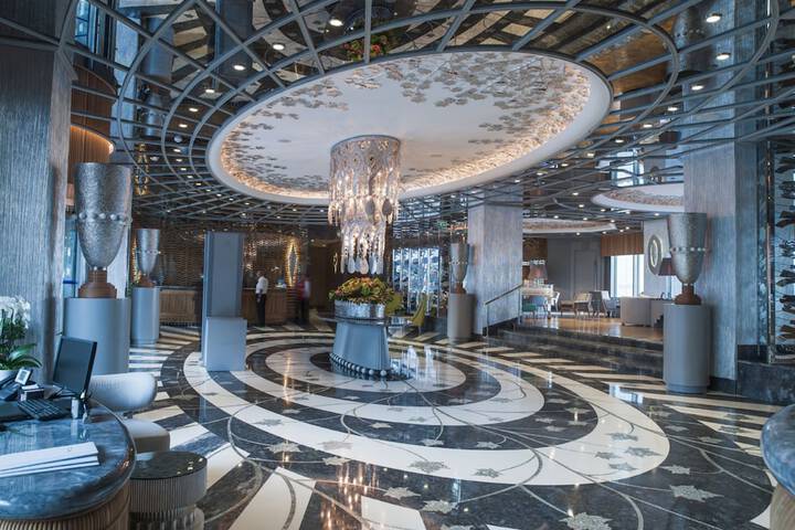 Entrance & Lobby