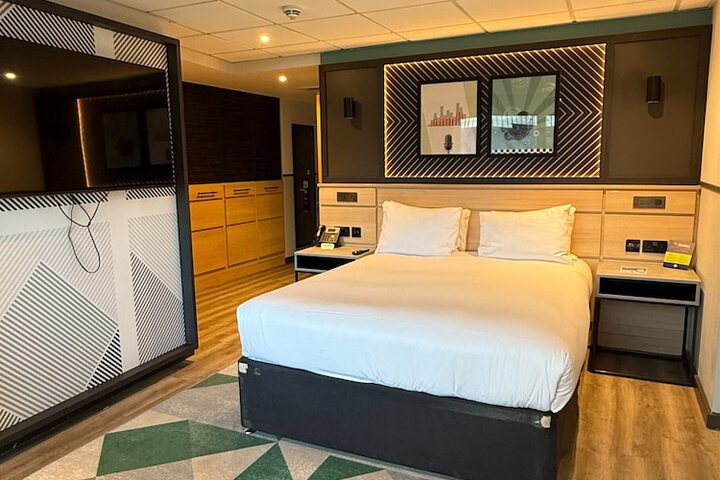 Room 17 of 124