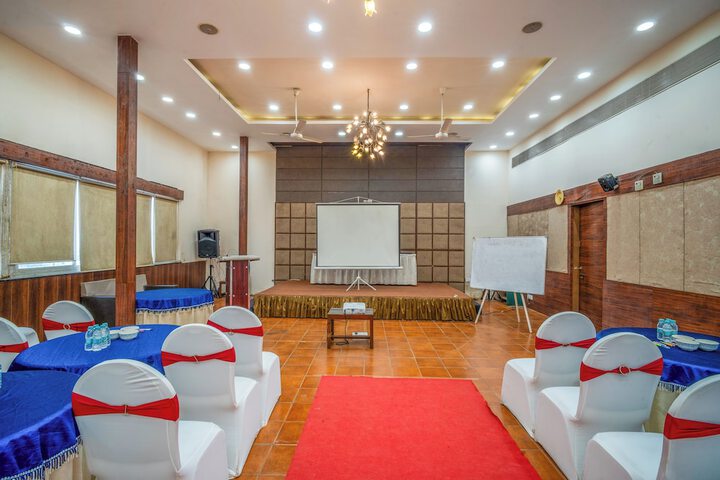 Ballroom/Hall 155 of 167