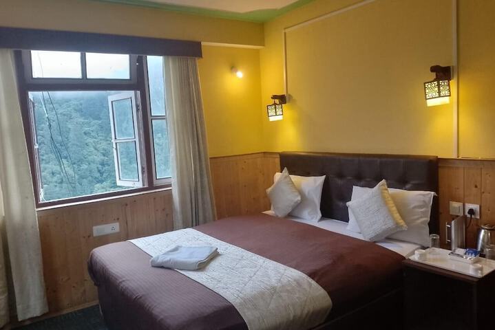 Room 13 of 65