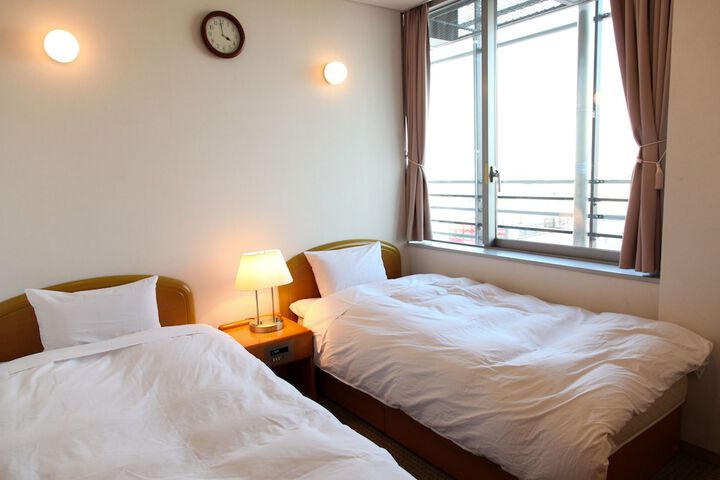 Room 6 of 42