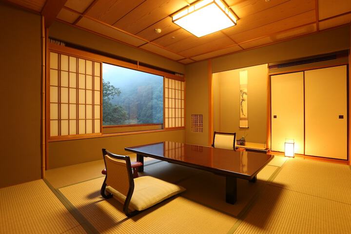 Room 27 of 77
