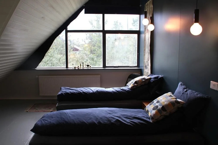 Room 4 of 16
