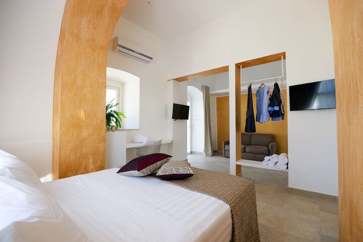 Room 27 of 64