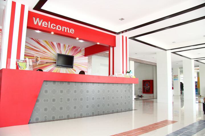 Check-in/check-out kiosk