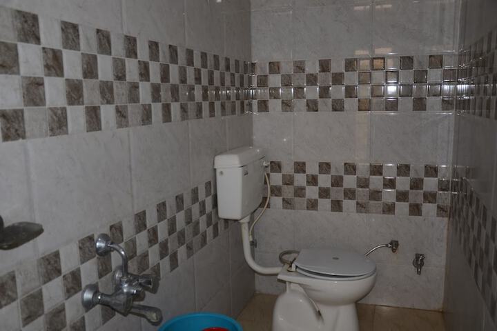 Room 10 of 12