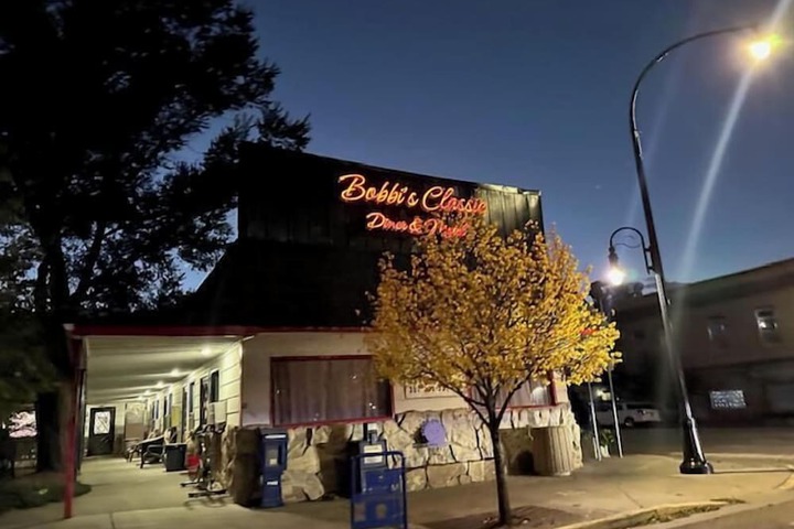 Exterior of Bobbis Classic Motel