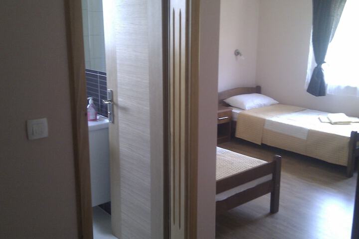 Room 4 of 19