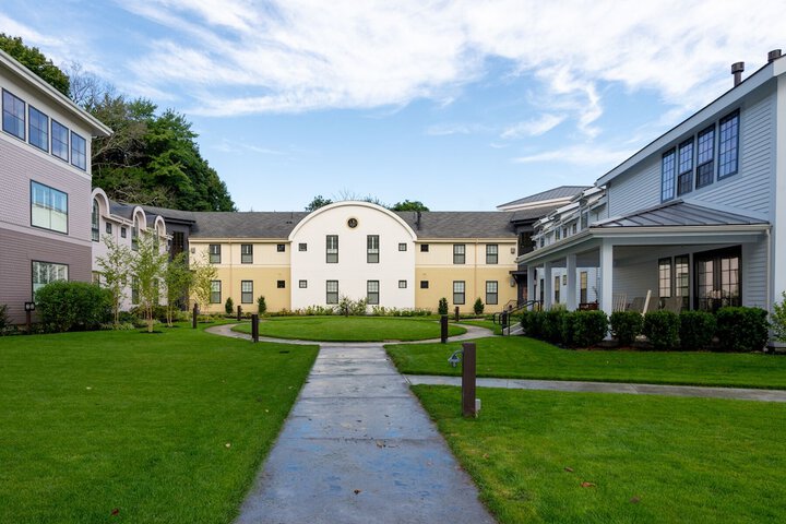 Hotel Exterior 85 of 92