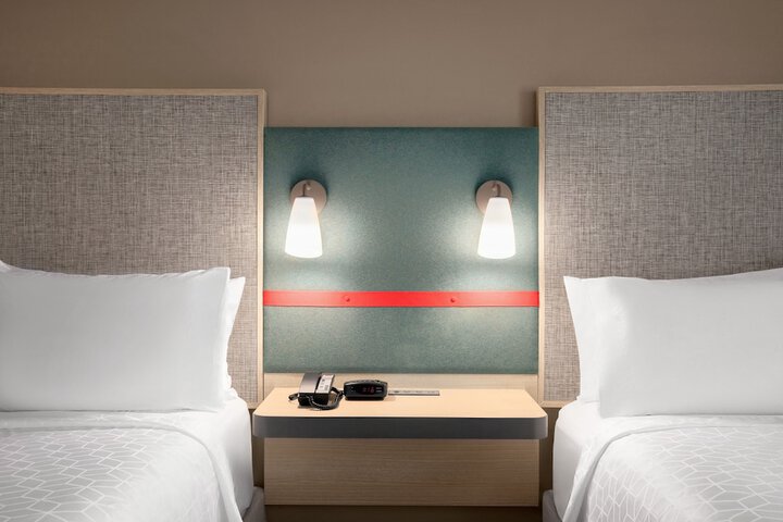 1 King or 2 Queen Beds (5 of 14)