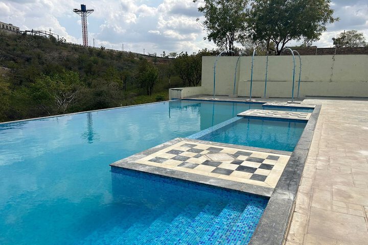 Pool 27 of 41