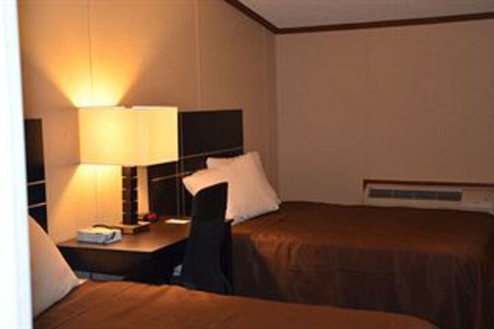 Hotel Suite Photo