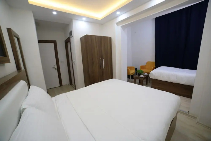 Room 6 of 21