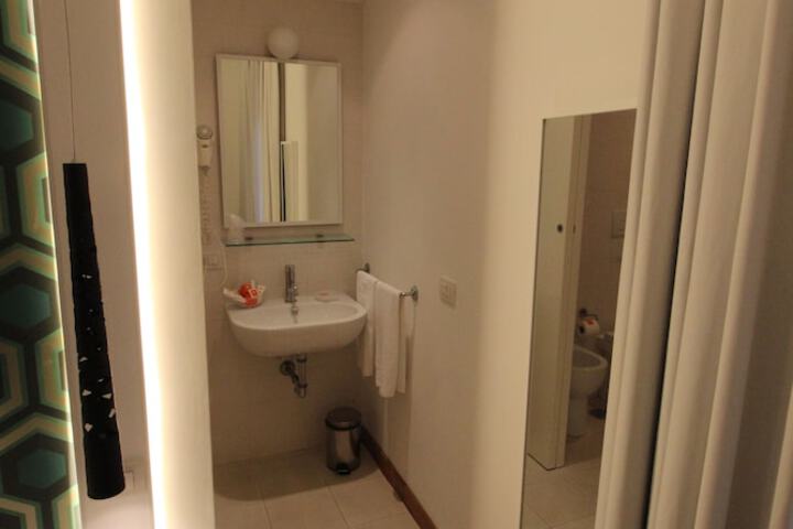 Room 167 of 238