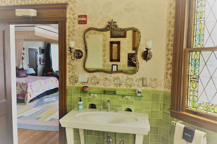 Room 19 of 32