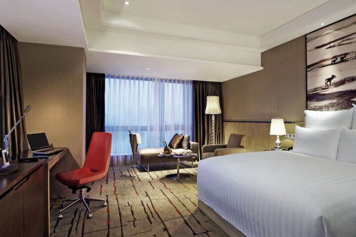 Room 4 of 69