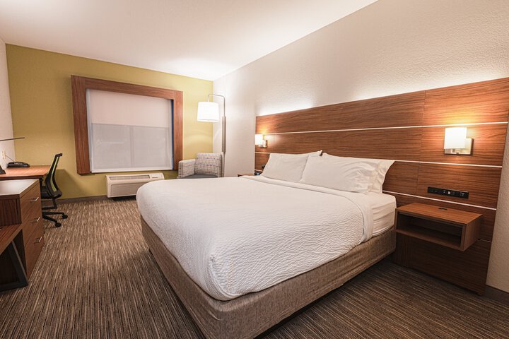 1 King Bed (8 of 15)