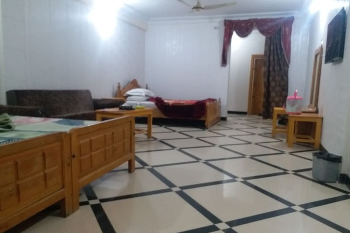 Room 17 of 33