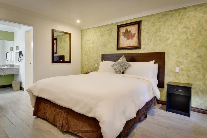 Premium King Bed (13 of 13)