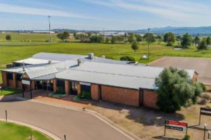 Sundance Park Motel