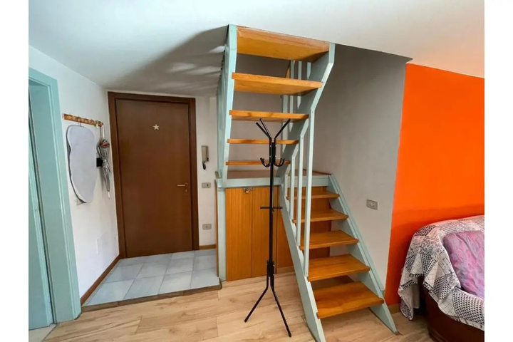 Room 5 of 16