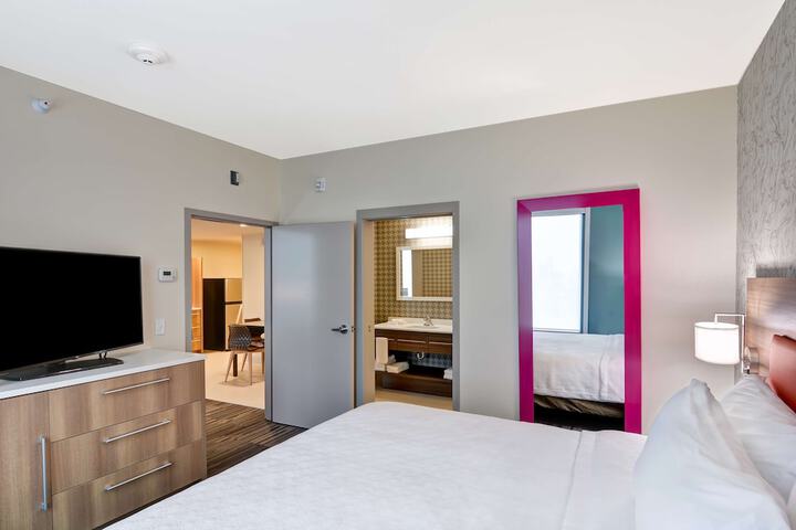 1 King Accessible Tub Studio Suite (2 of 20)