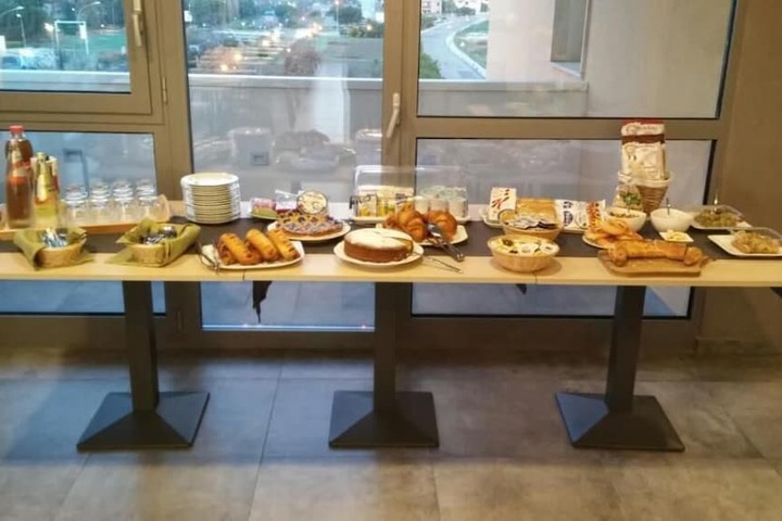 Breakfast/Coffee Service 14 of 17