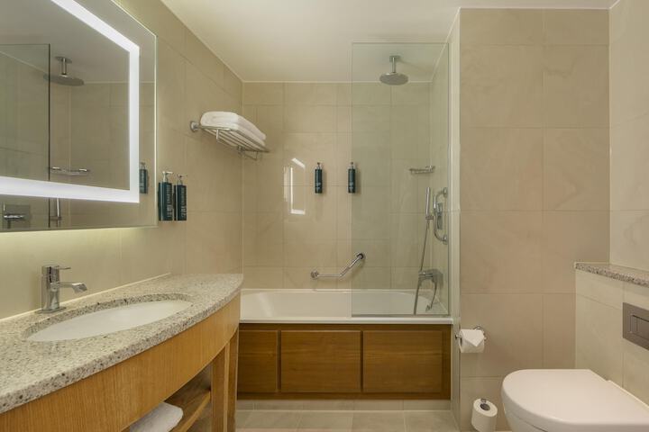 Room 105 of 161