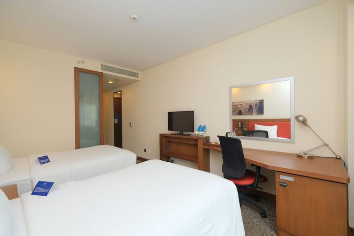 Room 8 of 69