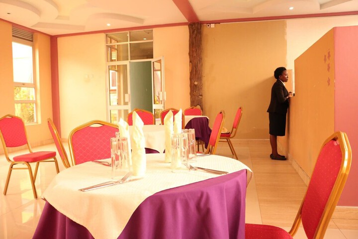 Dining 38 of 64