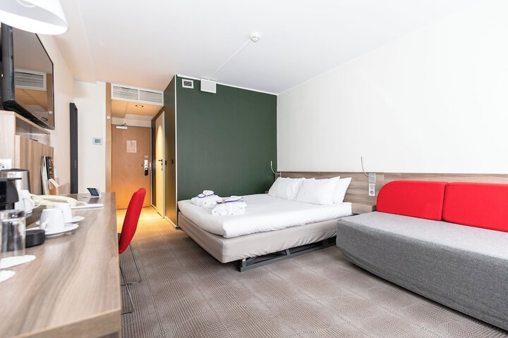 Room 16 of 140