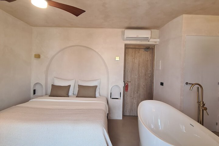 Room 17 of 74