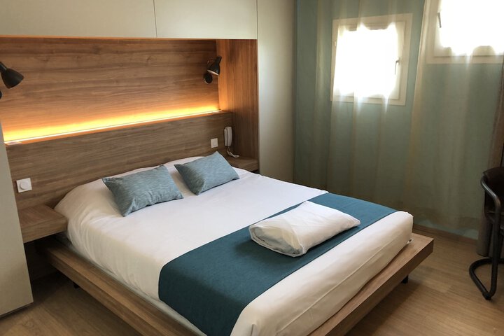 Room 8 of 79