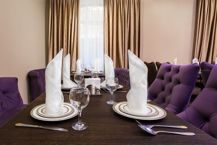 Dining 37 of 49