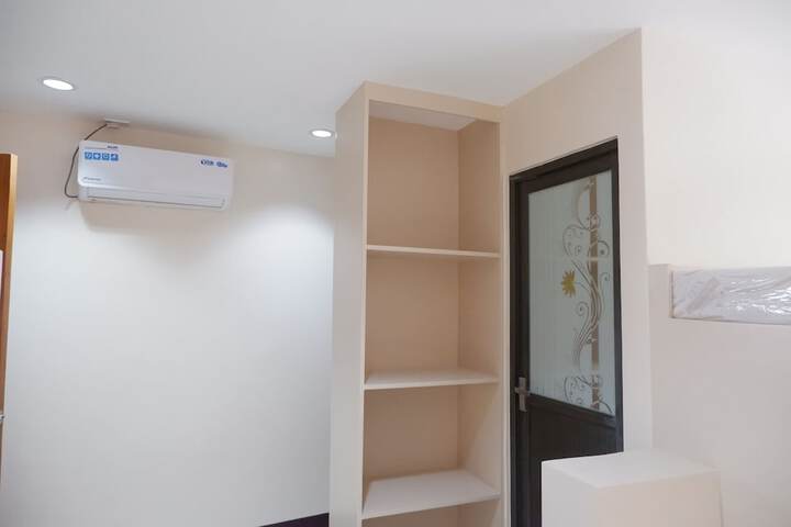 Room 5 of 90