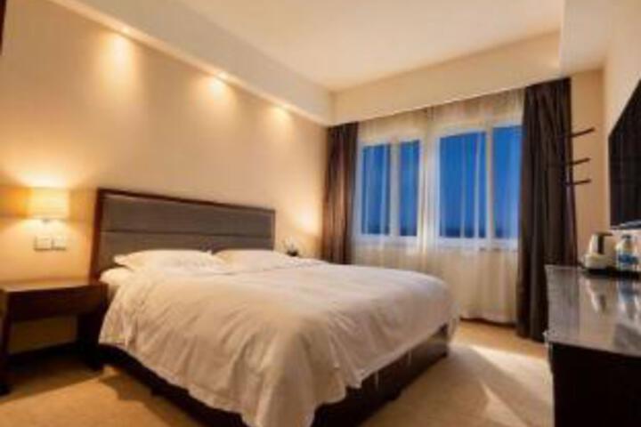 Room 17 of 18