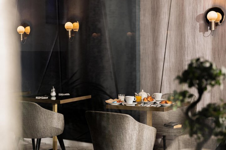 Breakfast/Coffee Service 53 of 77