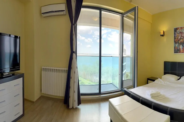 Room 6 of 21