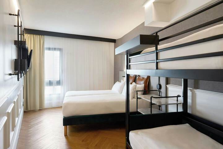 Room 6 of 40