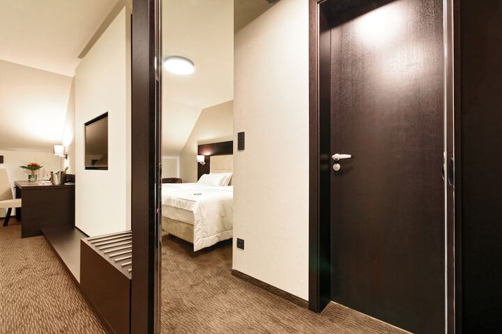 Room 35 of 43